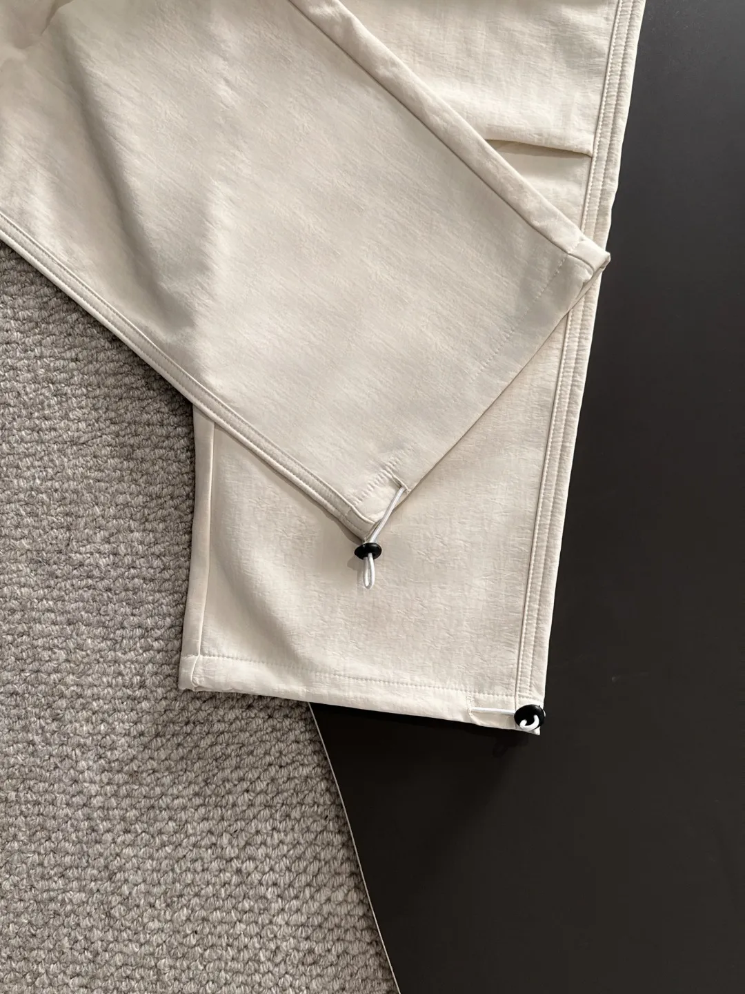 2-3 days to ship P360 Stone lsland/Stone Island Mouth Co-branded Exclusive launch of 25ss autumn and winter new high-quality trousers Compare real-life details at will The craftsmanship that ordinary small workshops cannot copy Top-level ZP development Unique imported fabric feel Purely imported German machine production Precision operation Ten thousand needle density A pair of trousers with rich details You can see the development strength A full set of new accessories can be customized simultaneously Simple yet elegant Soft, delicate and comfortable The upper body is versatile and fashionable A perfect choice for autumn and winter, a must-have item. Sizes: M to 3XL (please state your height and weight when placing an order)